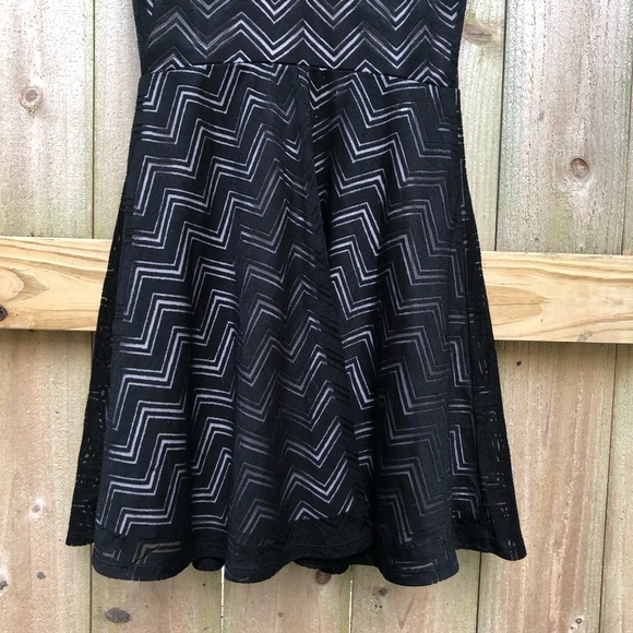 Candie’s Skater Dress Size S Black Nude Chevron Sleeveless Stretch Cross Back - Picture 12 of 12